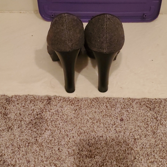 Heels - Picture 3 of 4